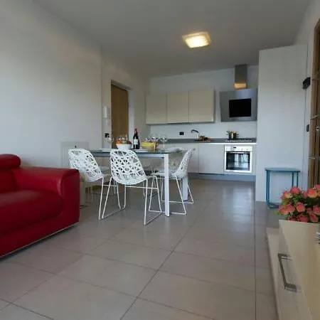 Sleeps 4 Pool Air Con Apartman *
