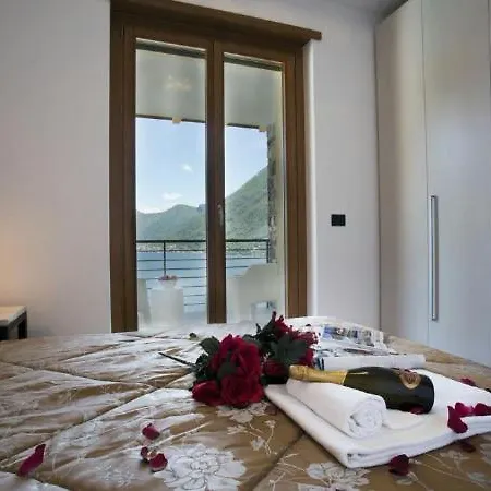 Sleeps 4 Pool Air Con
