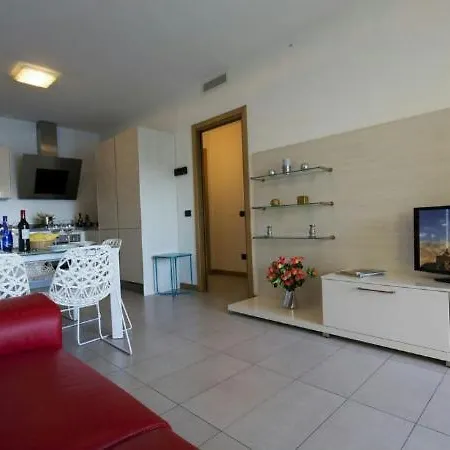 Sleeps 4 Pool Air Con Argegno