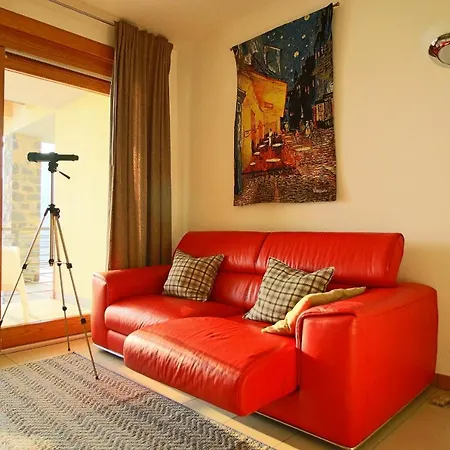 Sleeps 4 Pool Air Con
