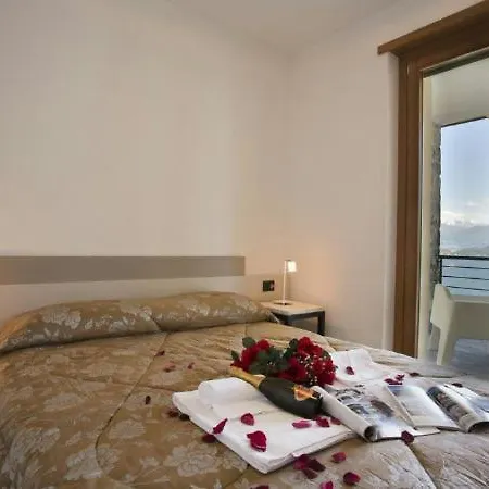 Sleeps 4 Pool Air Con * Argegno