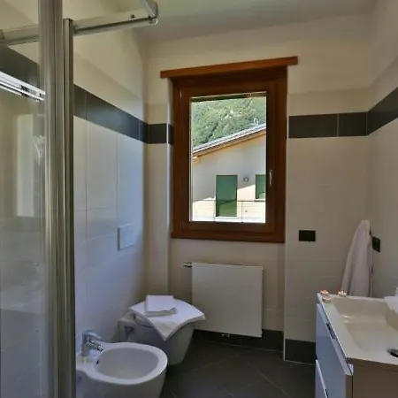 Lägenhet Sleeps 4 Pool Air Con Argegno