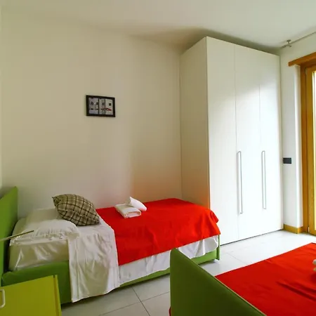 Sleeps 4 Pool Air Con Lägenhet Argegno